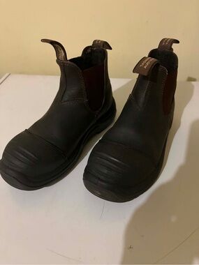 Blundstone Steel toe Black with Burgundy Panels. Wm sz 7